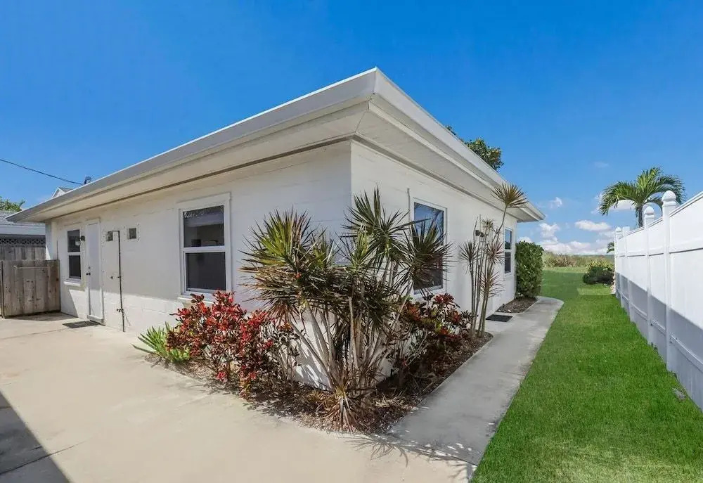The Beach House 2 2 Bedroom Home by RedAwning