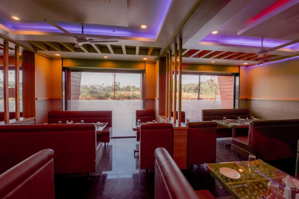 Hotel Raj Resort