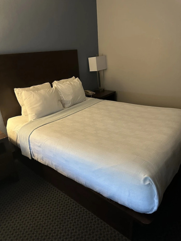 Sugar Creek Inn & Suites