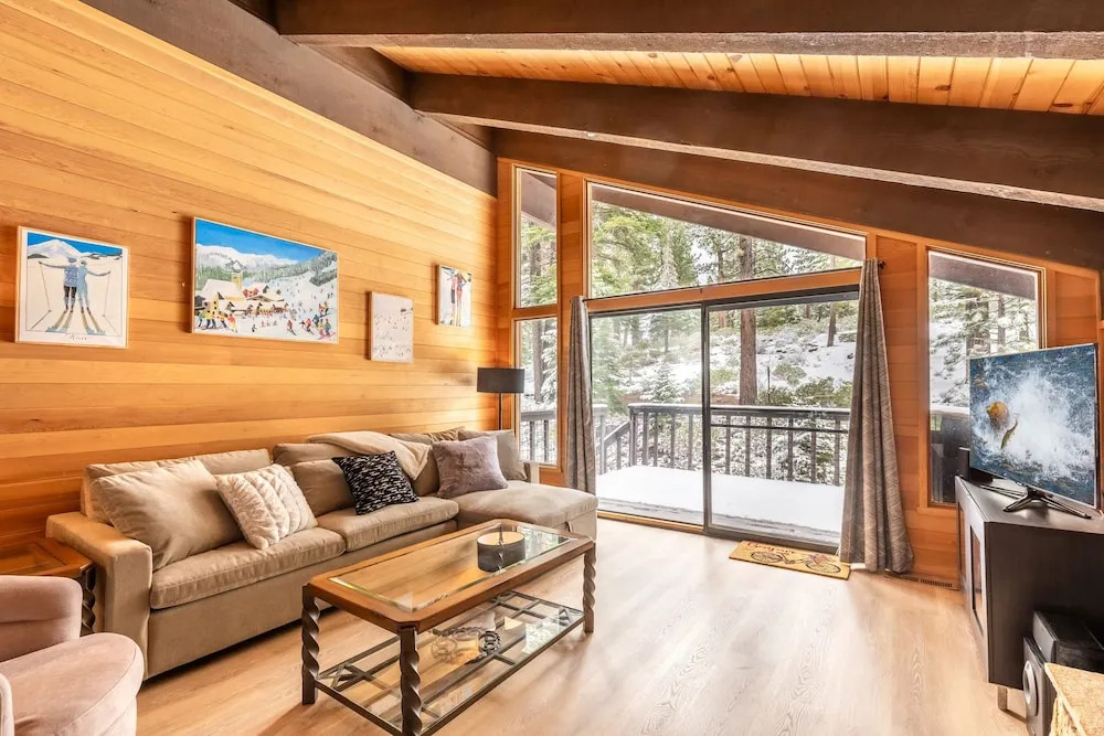Beautiful 3-Bedroom Contemporary Mountain Home in Northstar by RedAwning Save 10% on 3 Nights, 15% on 5 Nights!