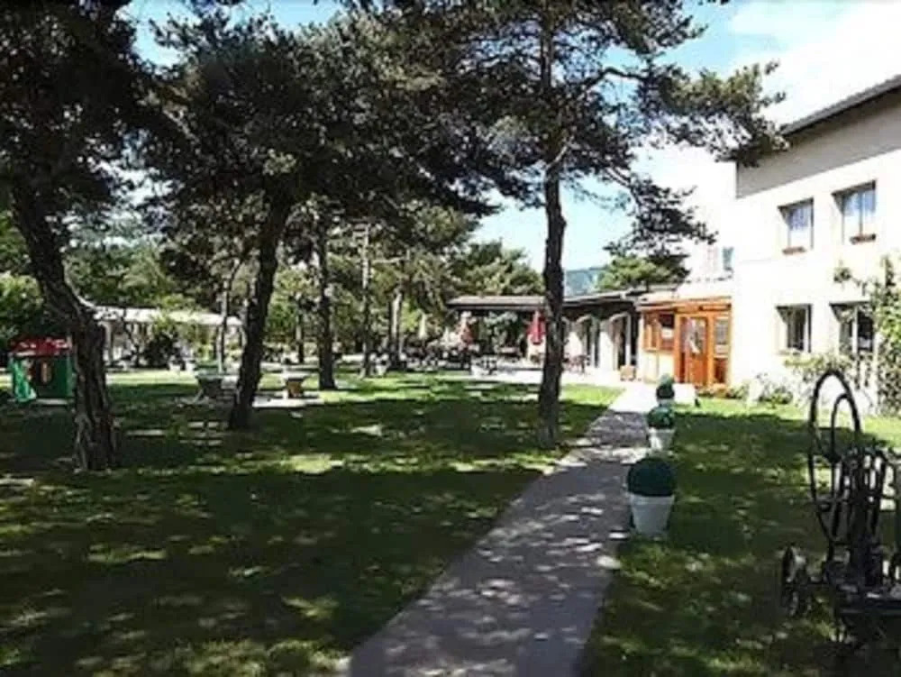 Logis Hotel Le Lac