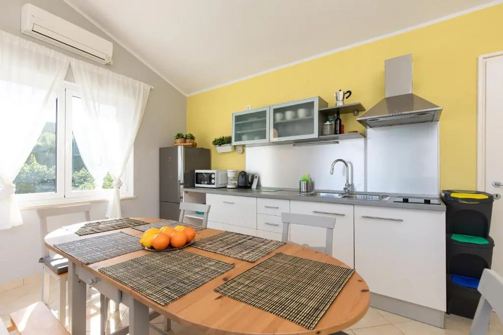 Apartment PORTAPISANA just 50m from the beach
