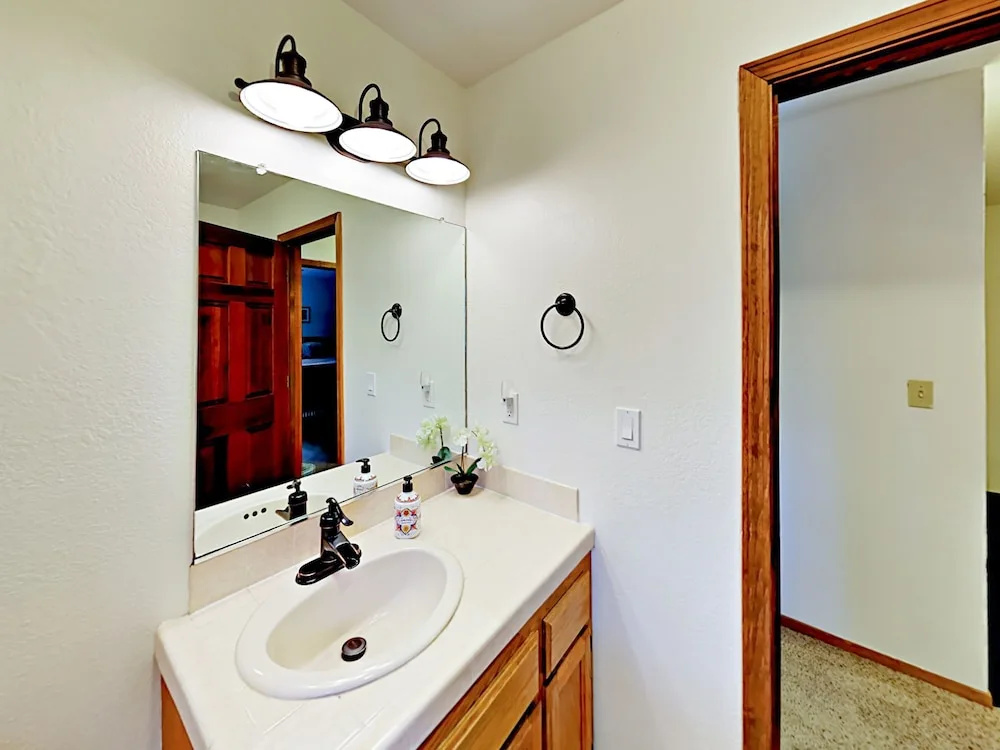 3br W/ Private Hot Tub! Near Golf & Ski Resorts 3 Bedroom Home