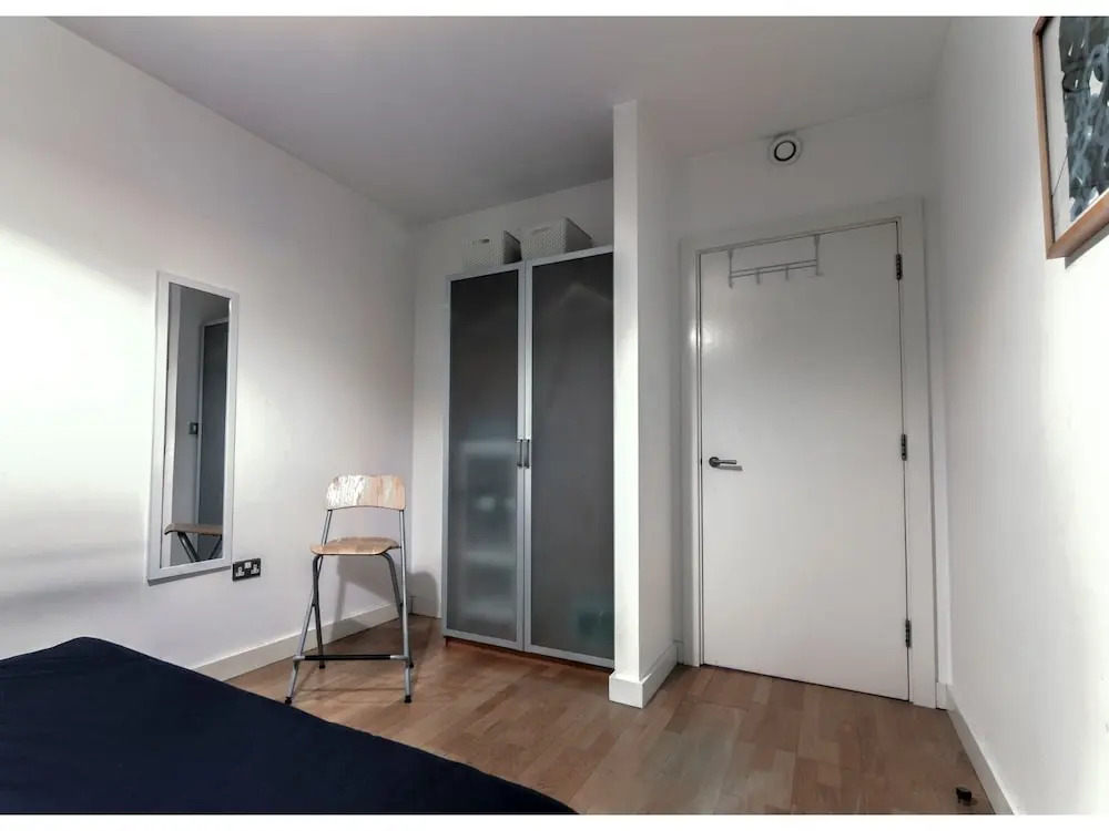 Spacious 1 Bedroom Flat for 2 in Manchester