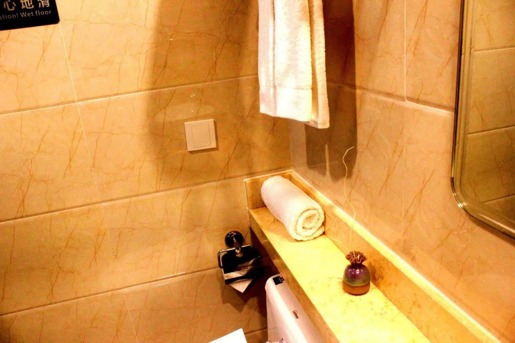 LU YUE Hotel
