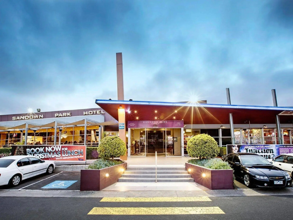 Nightcap at Sandown Park Hotel