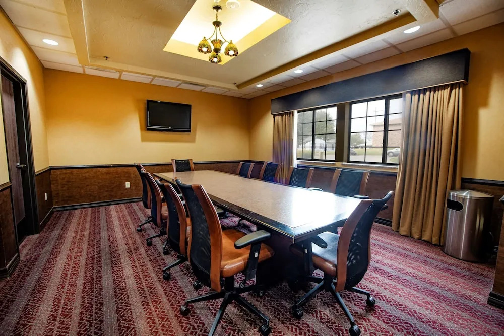 Best Western PLUS Cimarron Hotel & Suites
