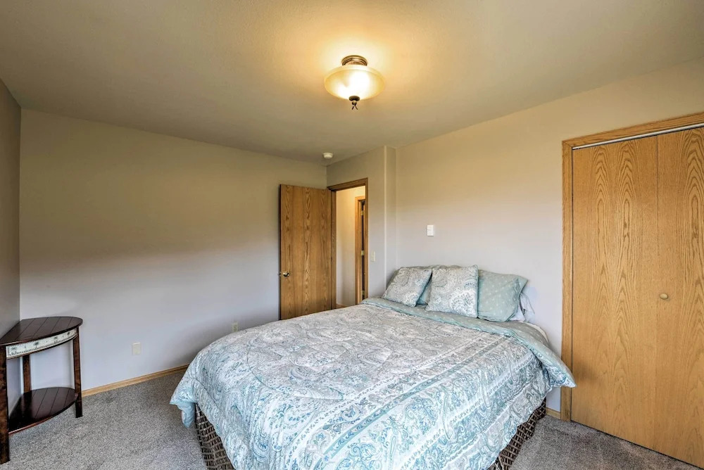 Buena Vista Retreat: 7 Acres & Panoramic Views