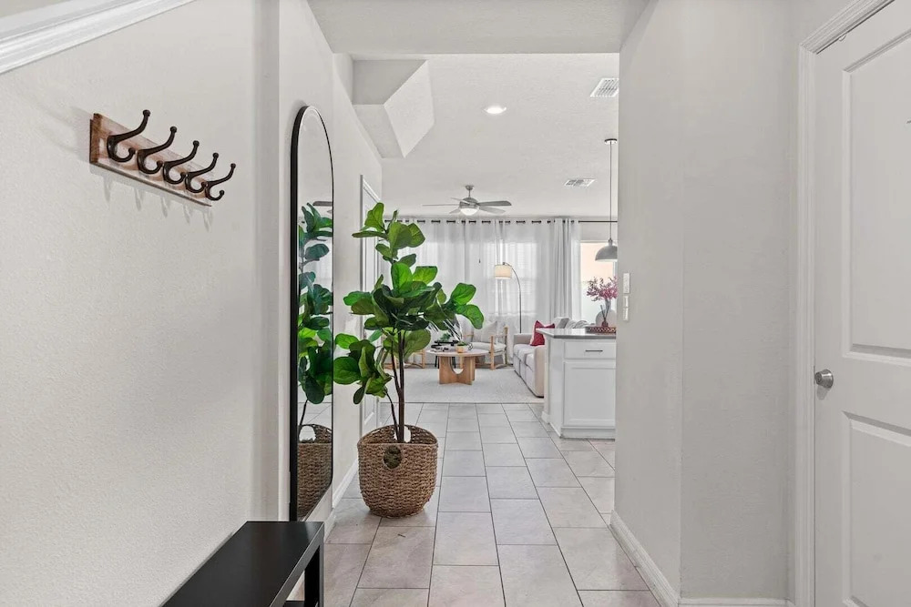Newly Renovated! Charming Challet at Compass Bay