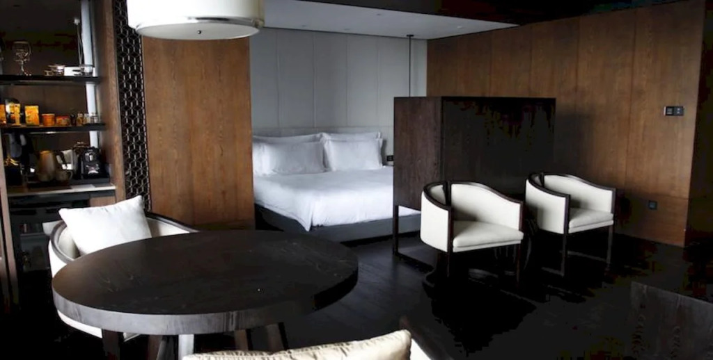Bay Breeze Hotel