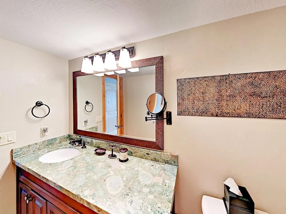 76 Vantage Court Condo 2 Bedrooms 2.5 Bathrooms Condo