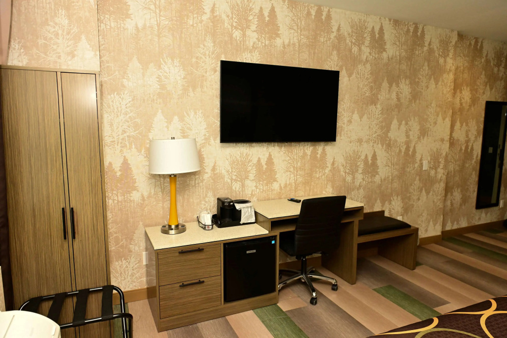 Super 8 by Wyndham Bronx Near Botanical Garden