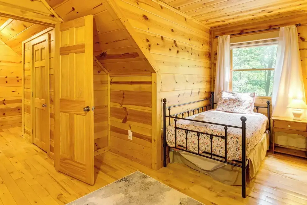 Lakeside Cabin: Game Room, Dock, Orchard, Wineries