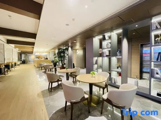 Swan Pearl Hotel (Zhengzhou CBD Convention and Exhibition Center Yanzhuang Metro Station)