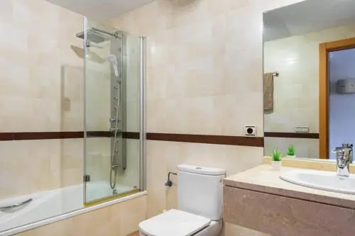 2BR poolfront family apartment WIFI and Near beach