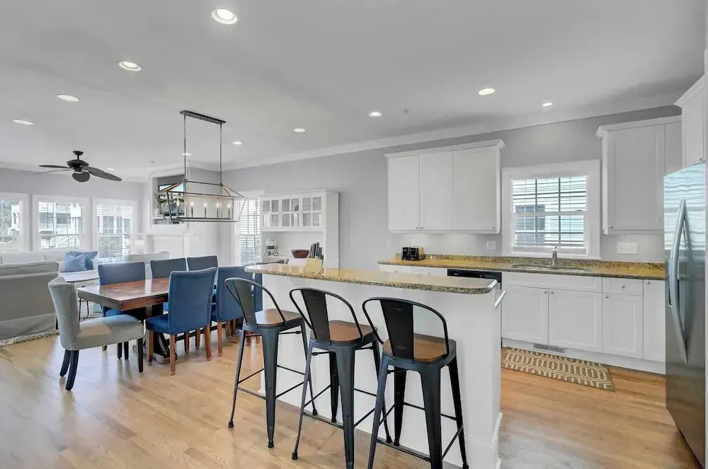 6 10th Avenue by Avantstay Steps to the Beach Pool 2691 Sqft