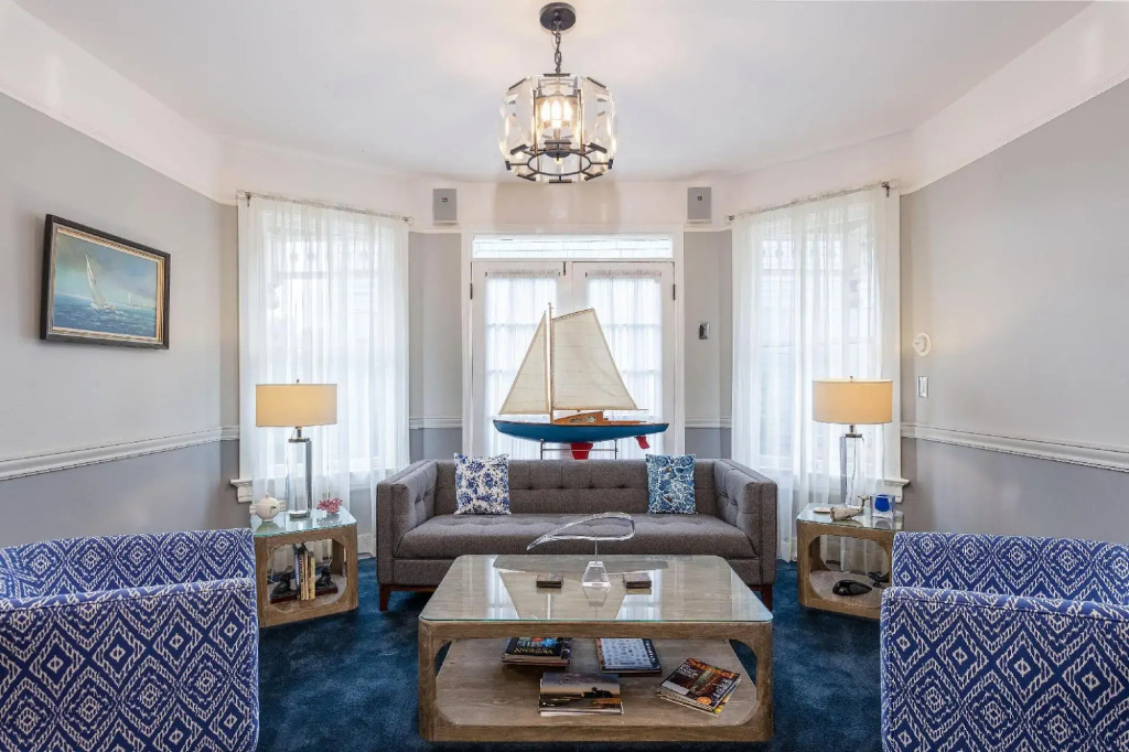 Nantucket Whale Inn, Half Moon Bay