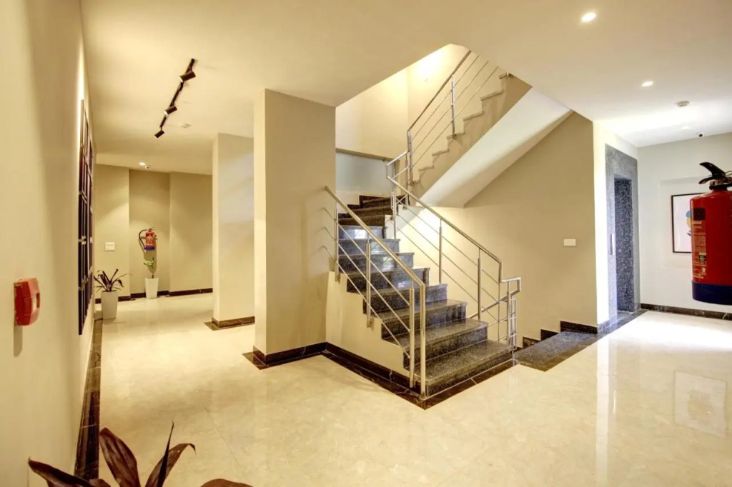 Saltstayz Select - Golf Course Road & Sector 27