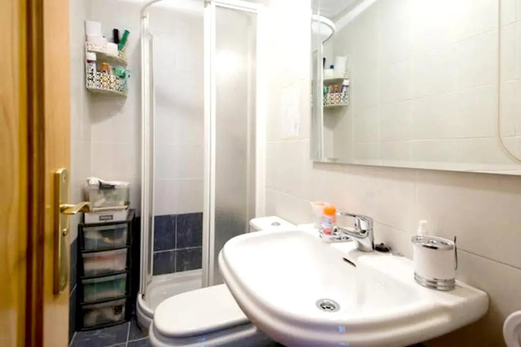 Apartment with 2 bedrooms in Donostia with balcony and WiFi