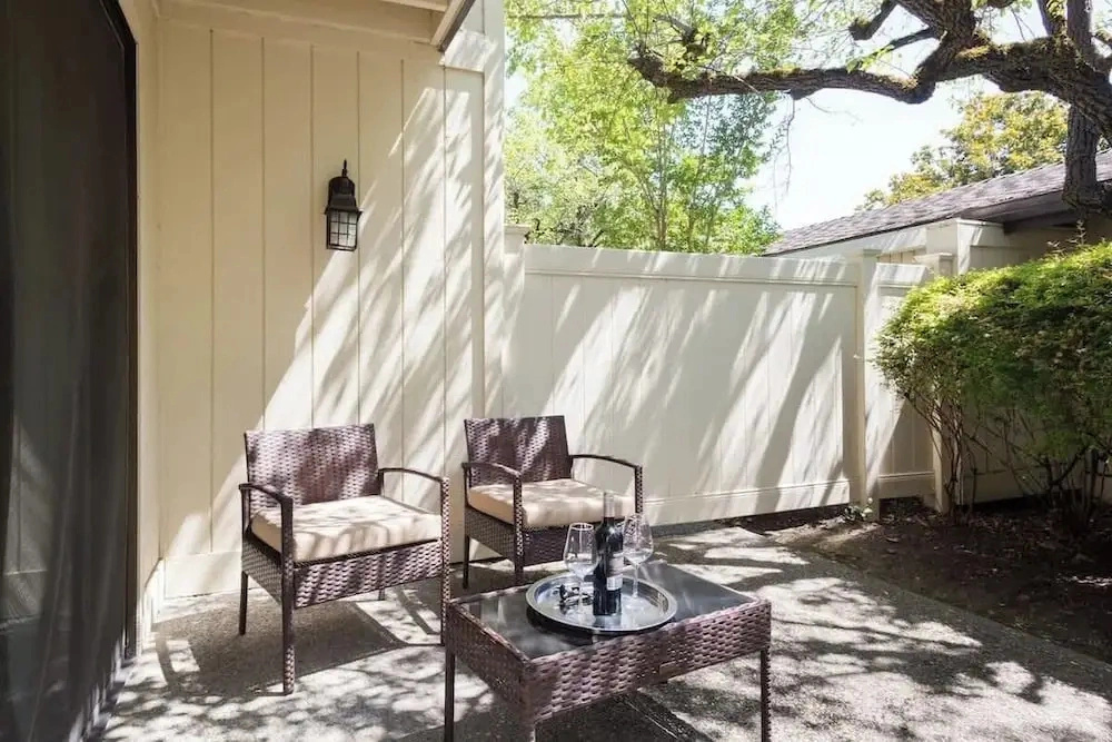 Romantic Napa Escape Prime Location King Bed, Private Patio & Pool