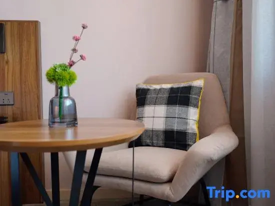 Homeinn Plus Hotel (Qiqihar High-speed Railway Station Hecheng Park)