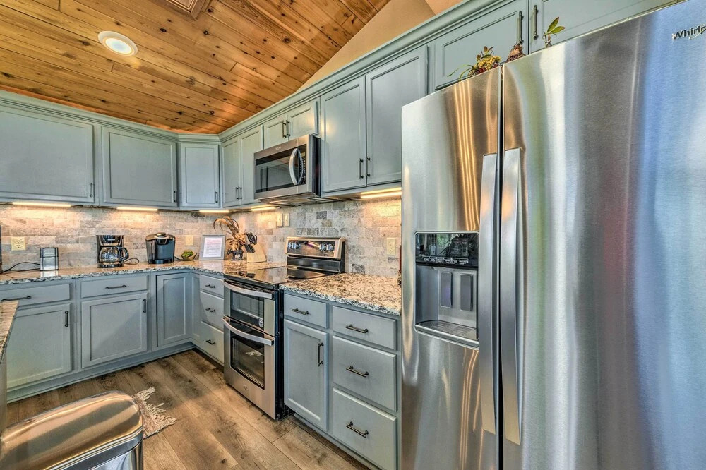 Serene Alto Cabin w/ Mountain Views & Fire Pit!