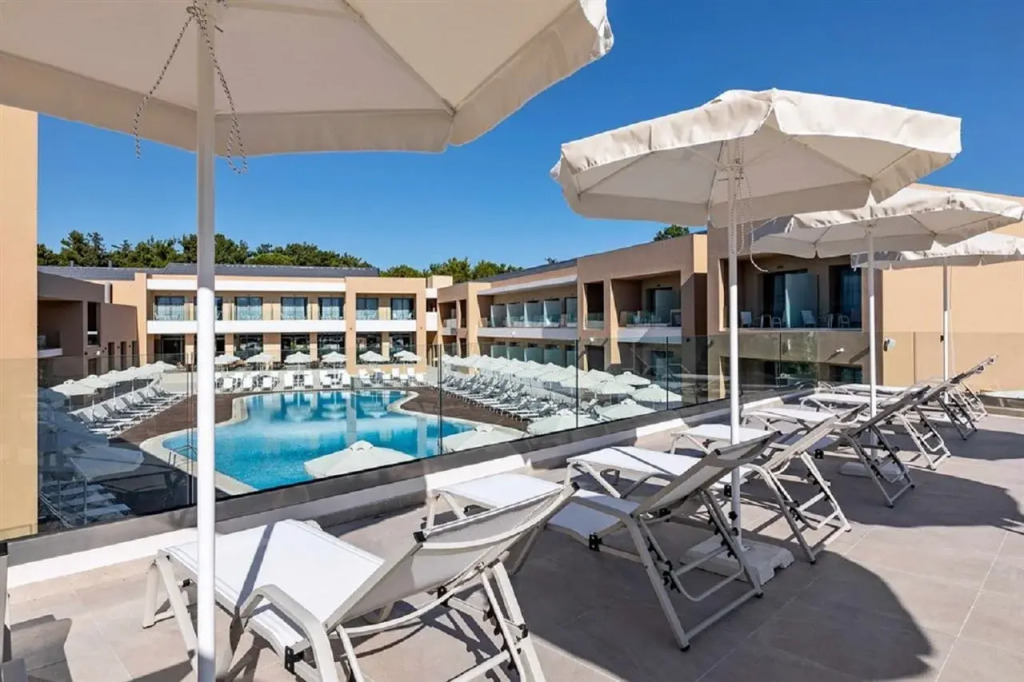 White Olive Elite Laganas