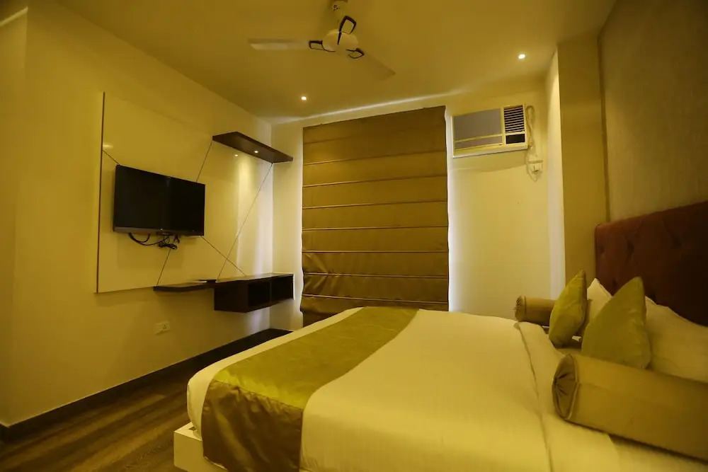 Hotel Gurveer Royal