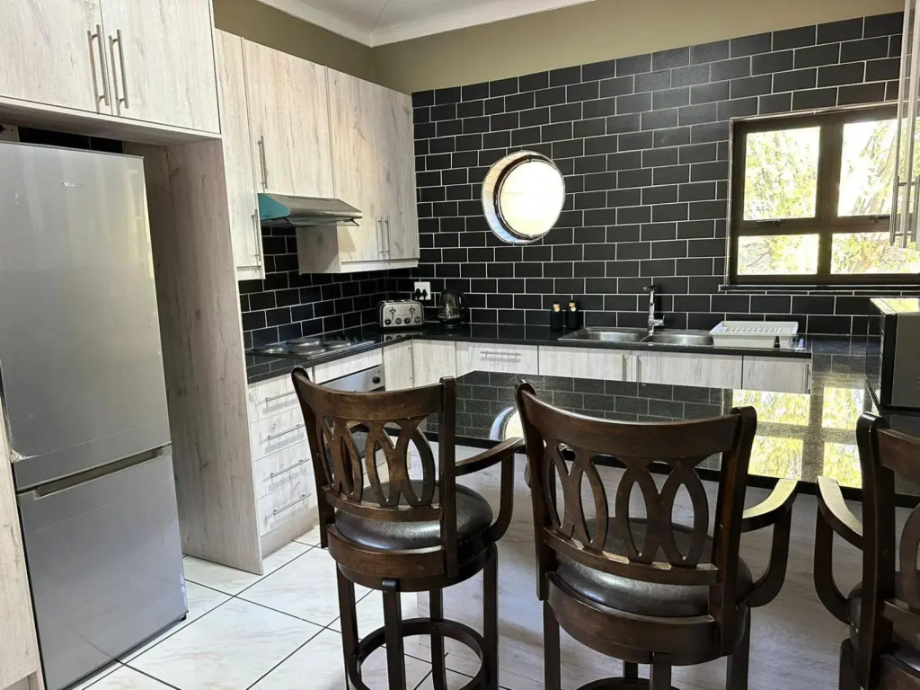 3 on 5: Houghton 3 Bedroom Home
