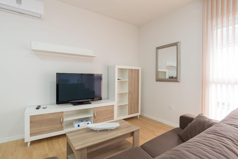 Teatro Plaza Apartments
