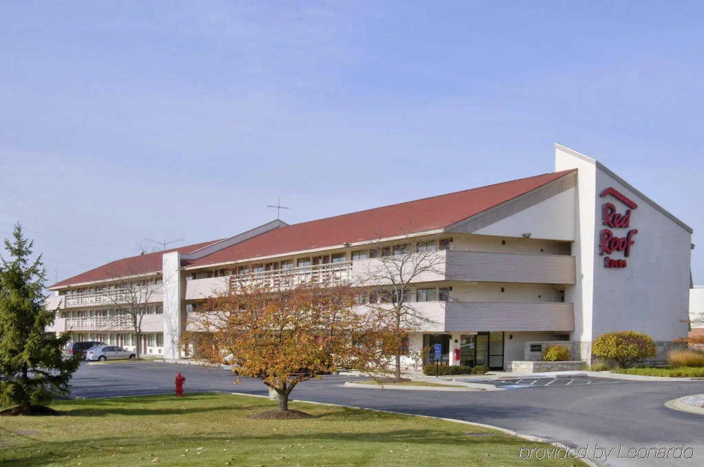 Super 8 by Wyndham Deerfield - Northbrook