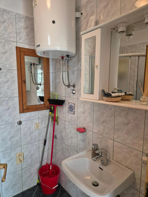 Lovely 2-bedroom apartment in Novi Vinodolski