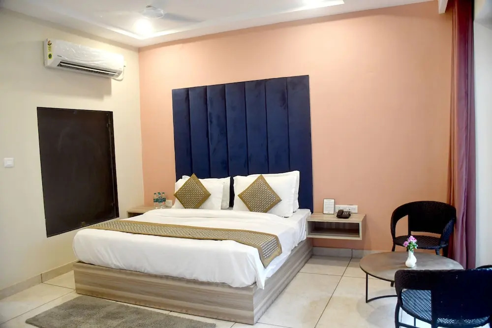 VOW HOTELS AND RESORTS