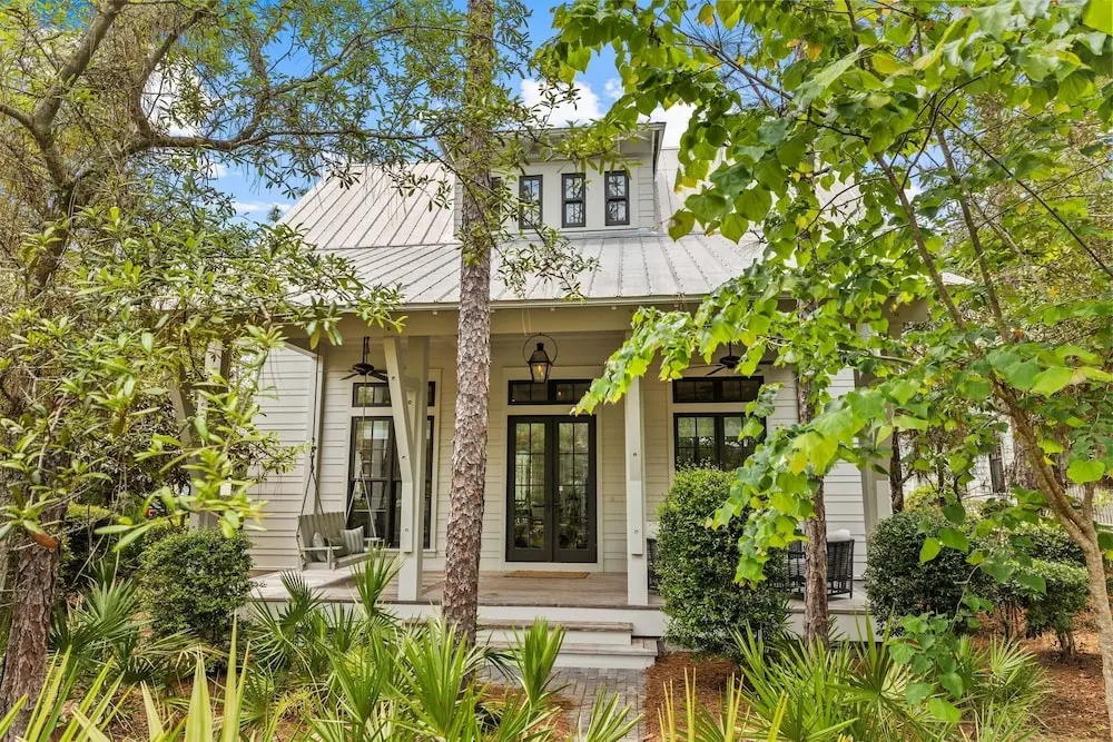 Pet Friendly Watercolor 4br Home In The Lake District 4 Bedroom Home by RedAwning