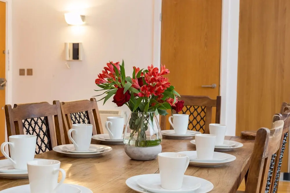 Spacious & Modern 3 Bedroom Apt Near Canary Wharf