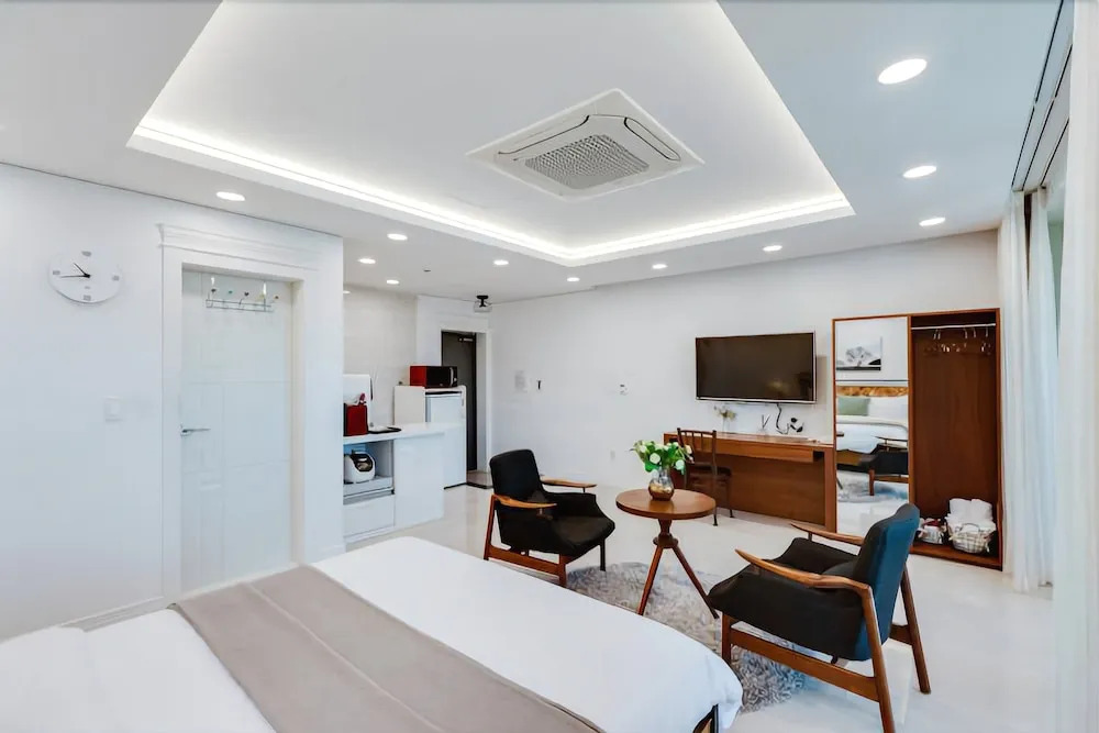 Geoje Mr. Jun Pool Villa