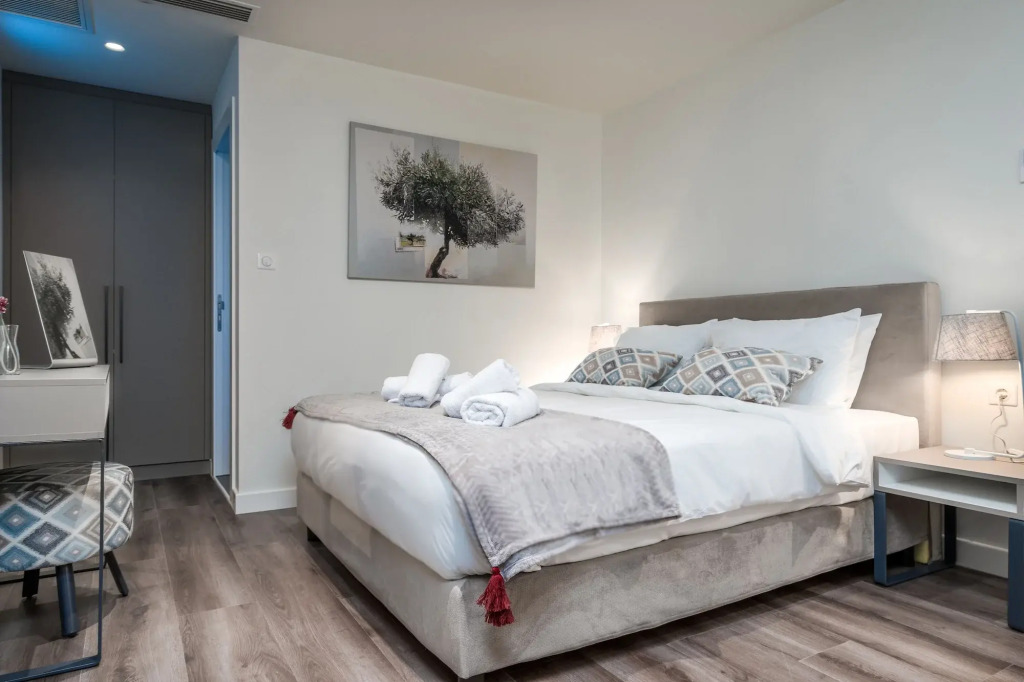 Urban Nest - Suites & Apartments