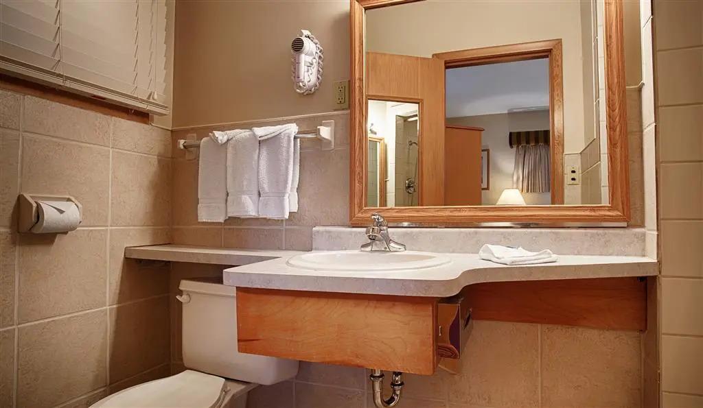 UBar Inn & Suites