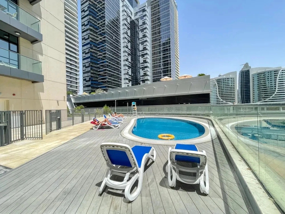 Luxe Apartments Near Dubai Mall, Burj Khalifa - Pool, Gym, & Parking