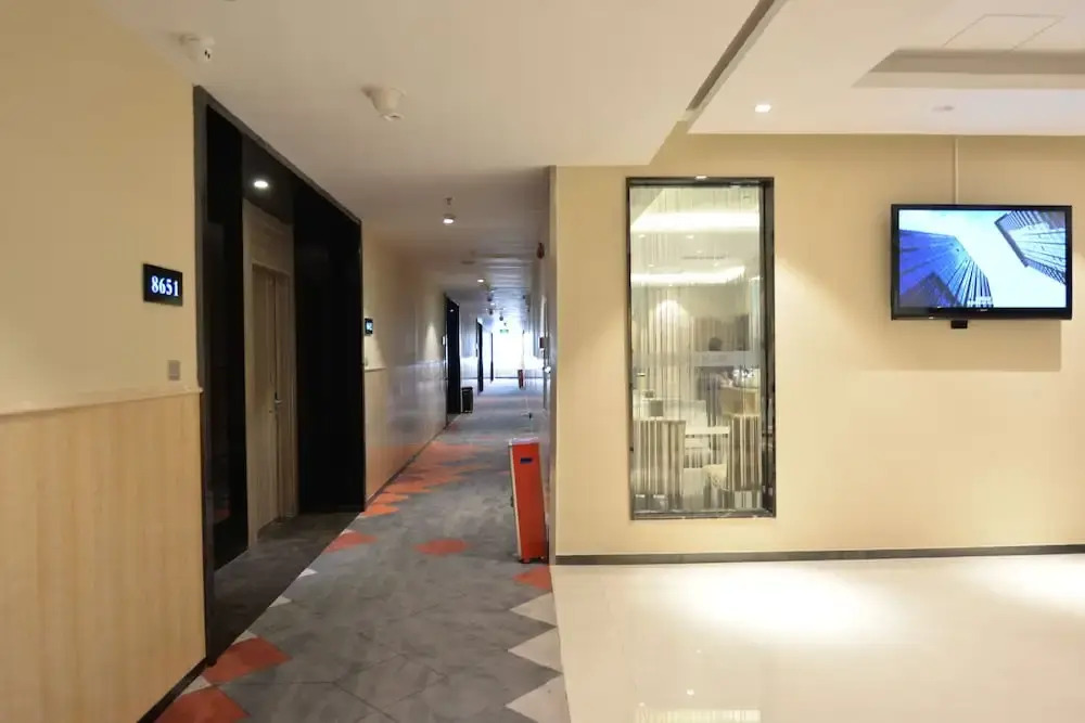 Borrman Hotel Guangzhou Sanliyuan Metro Station