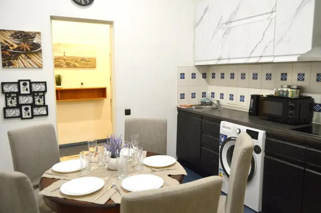 Family 1 Bedroom Apartment in City Center, up to 5 Guests, SELF CHECK-IN