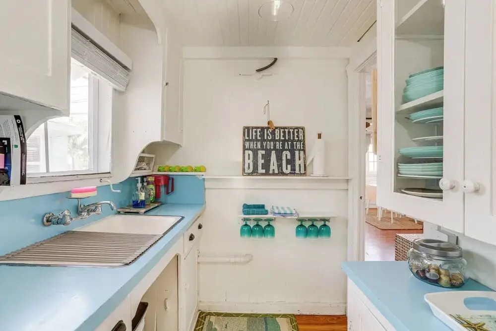 Sunny Treasure Island Bungalow, 200 Steps to Beach, Treasure Island