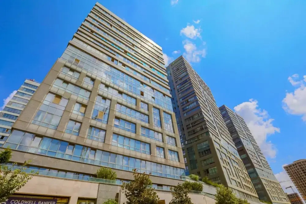 Business-friendly Res With Pool in Fikirtepe