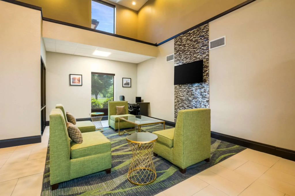 Spark by Hilton Sellersburg