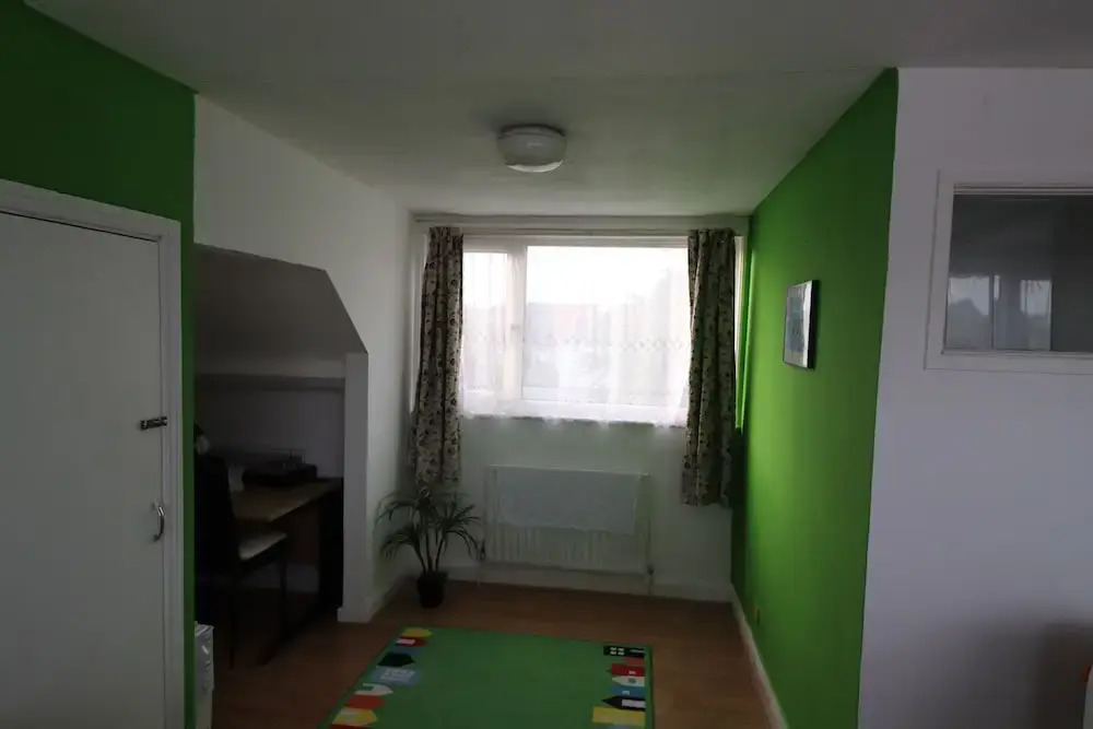 A Bright Massive Studio Room Near Wembley