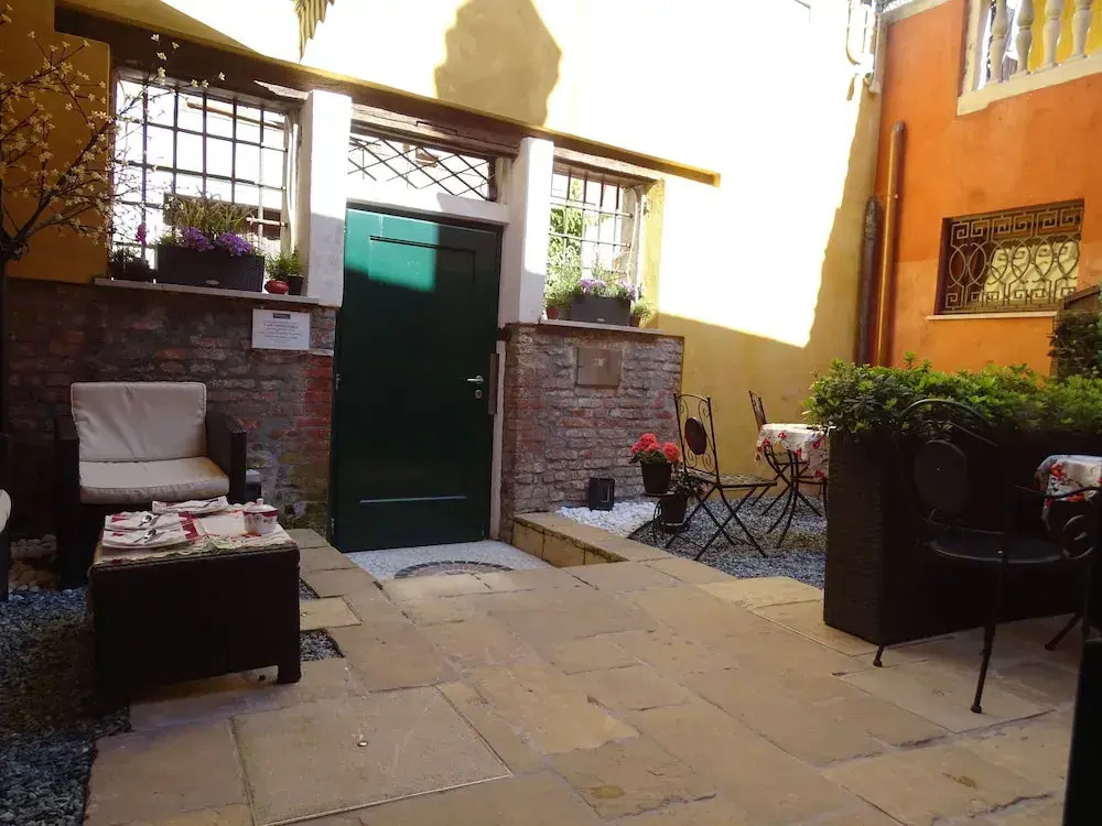 Venice Dose Suite