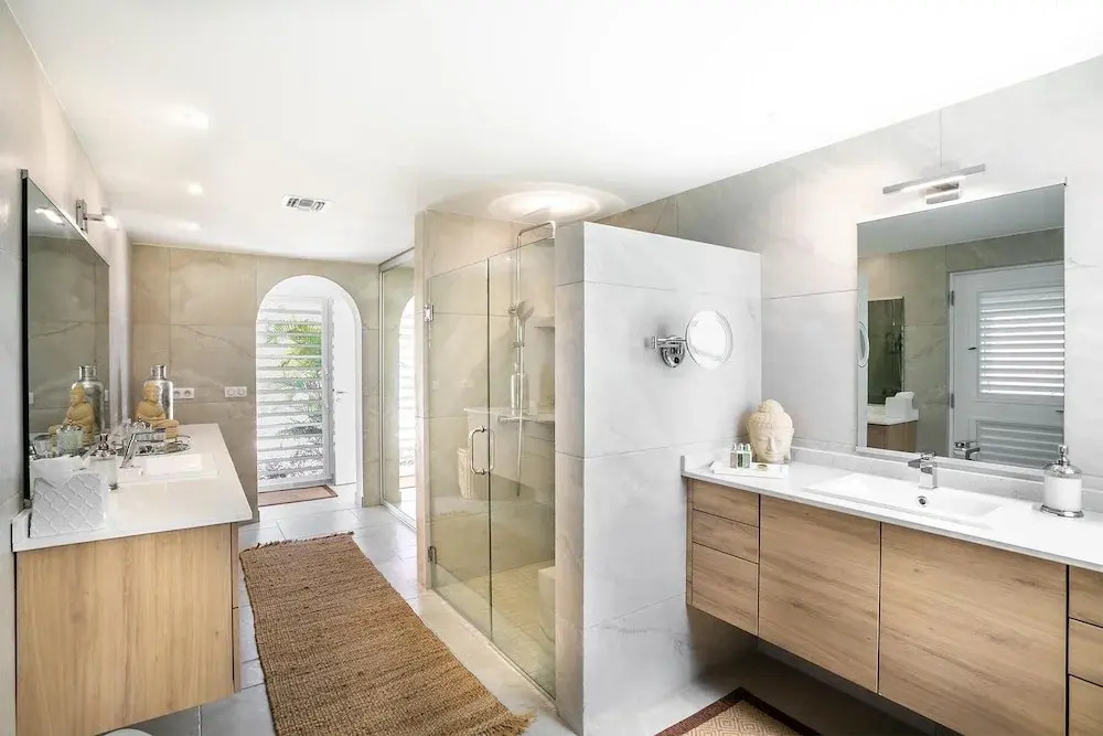 Ideal for Groups and Families, Path to Beach, Huge Pool, Exclusive Gated Community, AC, Wifi