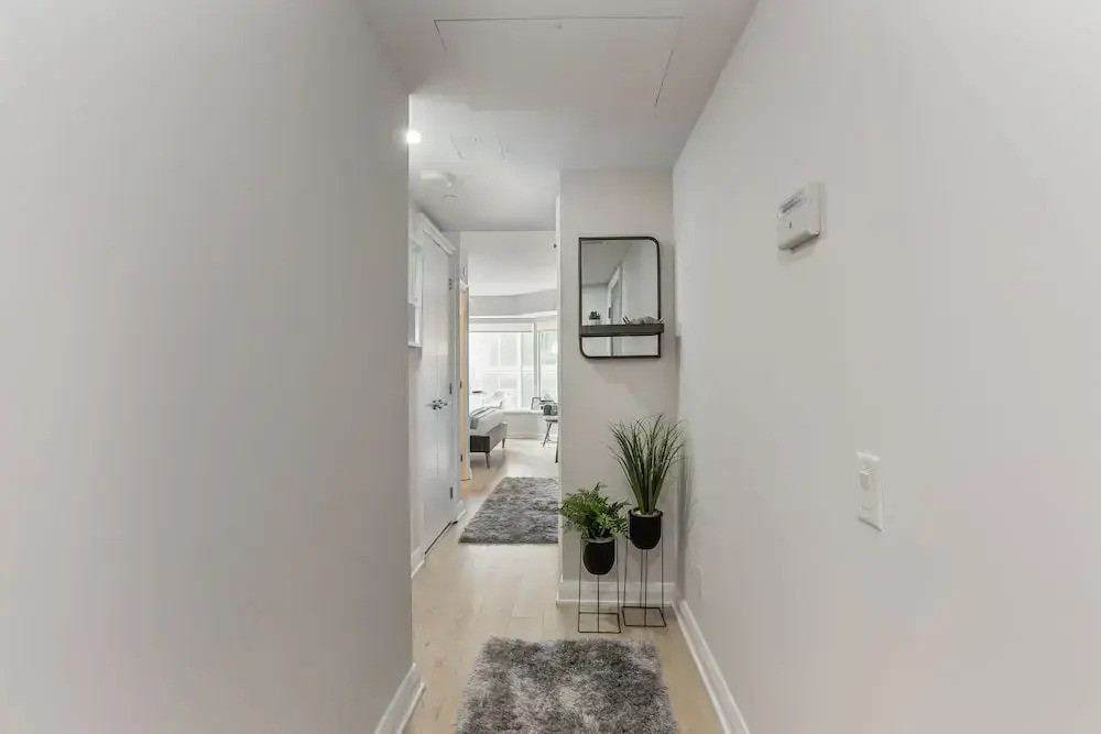 QuickStay - Chic Condo in Yorkville (Yonge & Bloor)
