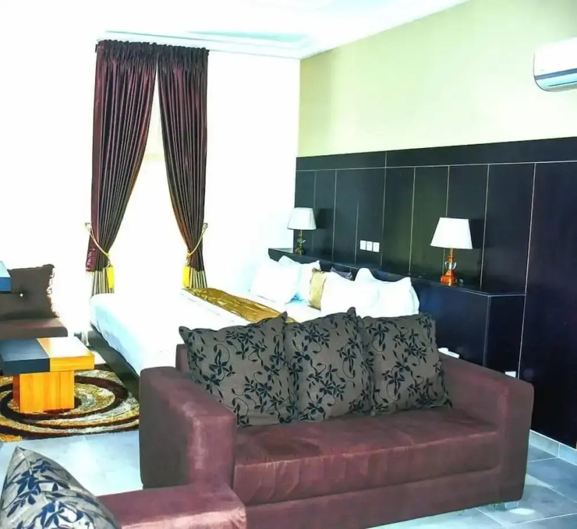 G- throne Hotel and Suites