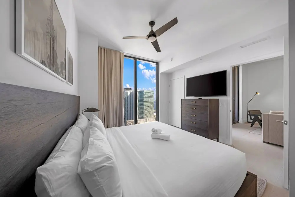 Luxury 1-BD with Breathtaking DTW Views